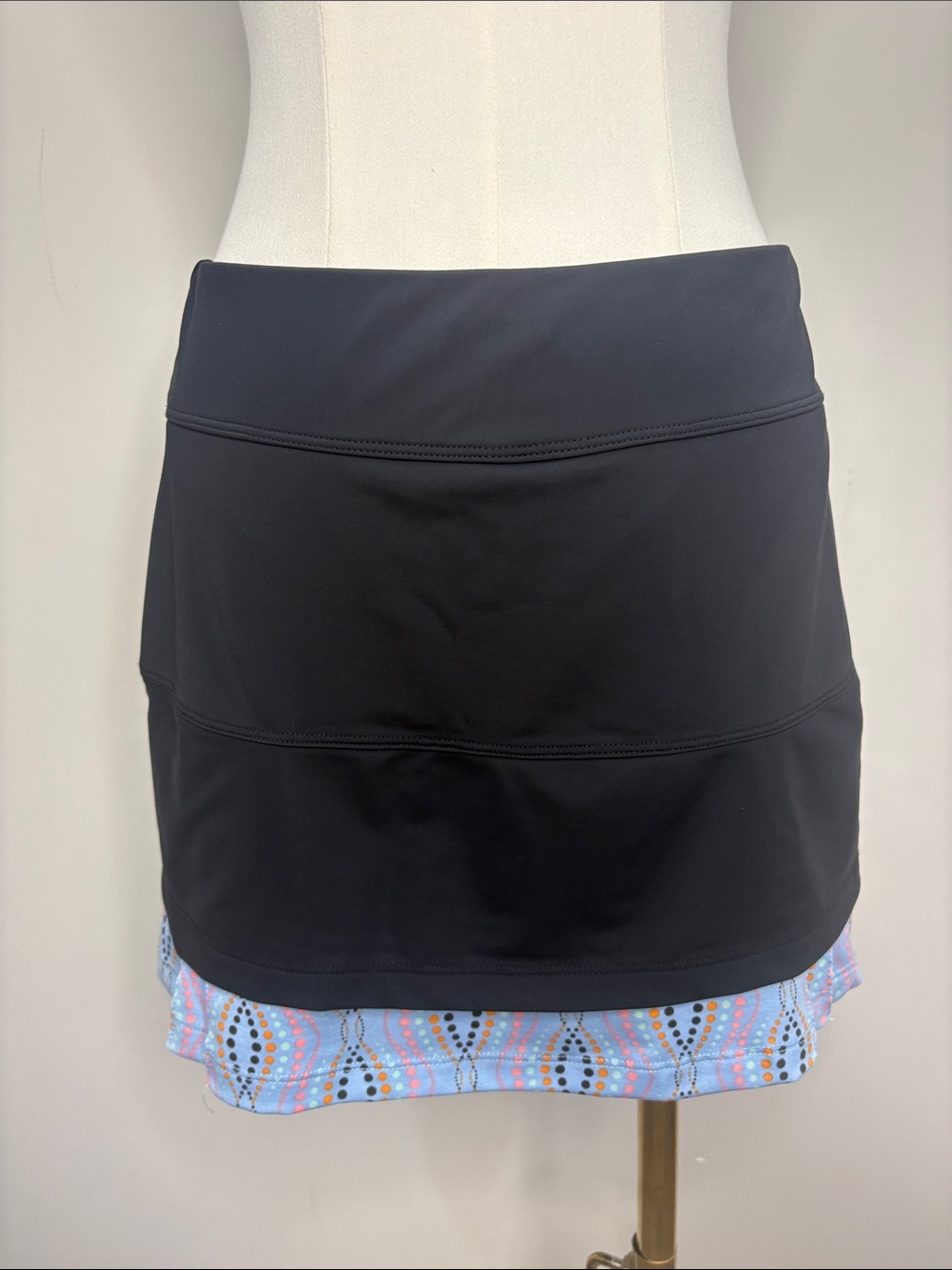 Jerdog Black Women's Active Tennis Skirt with Patterned Hem Small